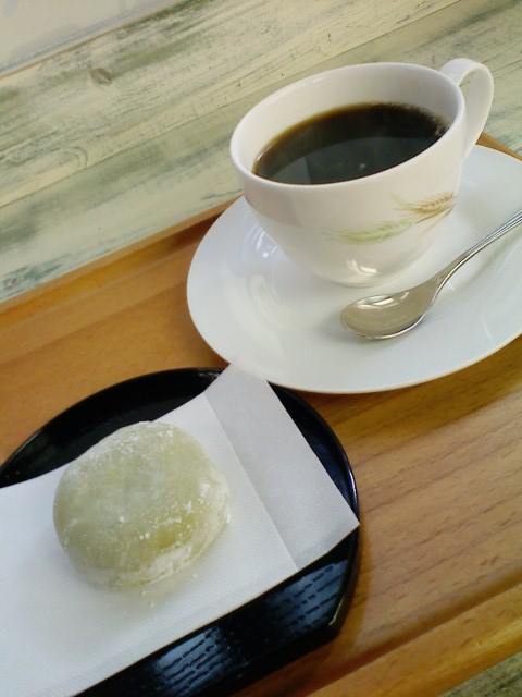 カフェ+まち案内えんがわ 大福 抹茶大福