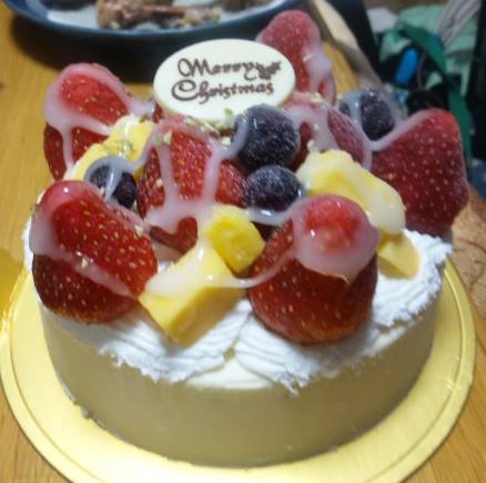 イオン&nbsp;ケーキ・タルト&nbsp;いちごとマンゴー・ブルーベリーが乗ったアイスケーキ