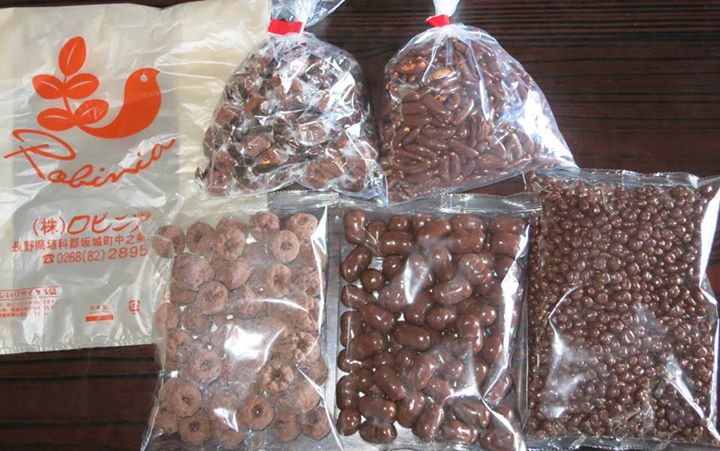 ロビニア チョコレート ビーナッツチョコ、柿の種チョコ、ビターリングチョコ、コーンチョコ、麦チョコ
