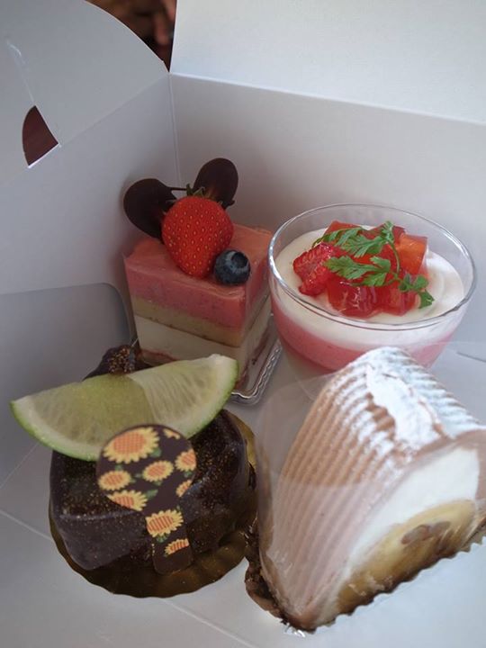 テロワール オペラ&nbsp;ケーキ・タルト&nbsp;ゆずショコラ、山小屋（モンブラン）、野いちご、ライチのジュレ 