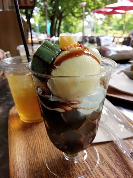 軽井沢 茶寮（カルイザワ サリョウ）&nbsp;あんみつ&nbsp;抹茶のわらび餅とかんてんのあんみつ