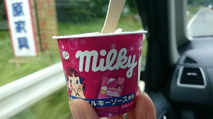 セブンイレブン&nbsp;アイス・ジェラート&nbsp;不二家 milky アイスクリーム ミルキーソース味