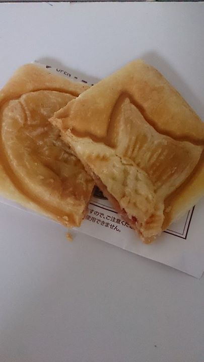 焼きたて屋&nbsp;たい焼き&nbsp;いちごカスタードのパイたいやき
