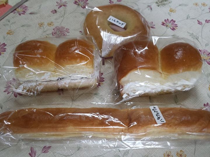 パントリーマルナカ&nbsp;パン&nbsp;ハムエッグのベーグル、チョコの入った牛乳パン、パイナップルパン