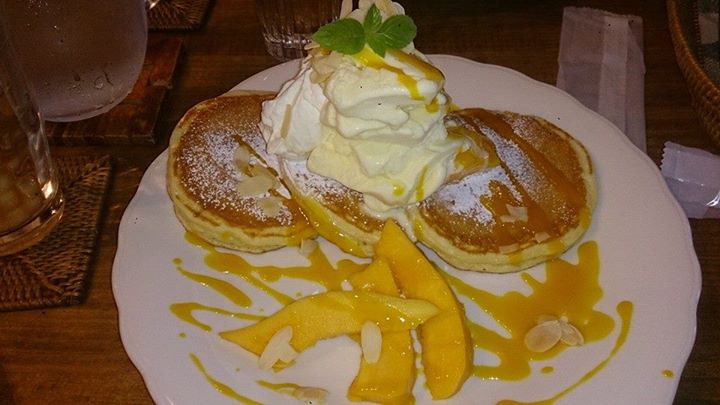カフェ トケトケ(toque toque) パンケーキ マンゴーとクリームのパンケーキ