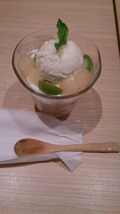 大戸屋（オオトヤ）&nbsp;パフェ・サンデー&nbsp;桃とみるく紅茶ぷりんのパフェ