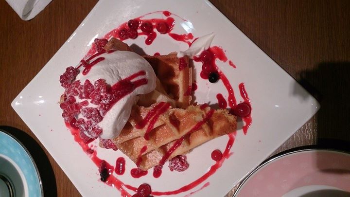 パティスリーヒラノ(cafe HIRANO) ワッフル ベリーワッフル