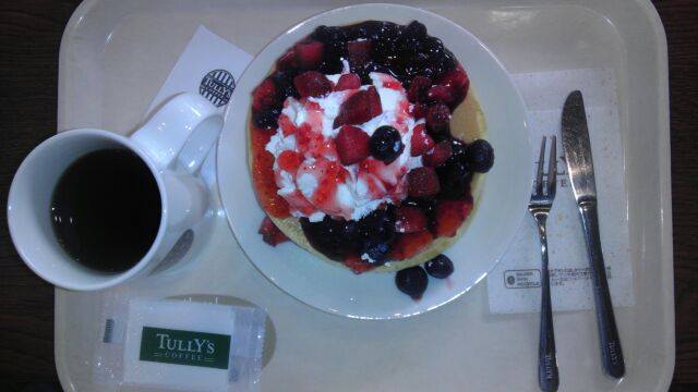 Tully's Coffee（タリーズコーヒー）&nbsp;パンケーキ&nbsp;ブルーベリーとイチゴのパンケーキ