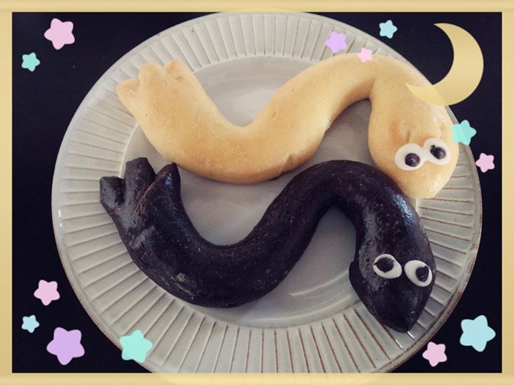 ツルヤ(スーパーマーケット TSURUYA) パン うなぎちゃん(プレーン、ココア)