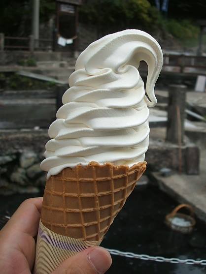 いっぷく処(みやげ処 湯元) アイス・ジェラート 生クリームソフト