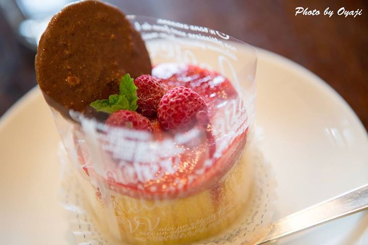 美麻珈琲(ミアサコーヒー) ケーキ・タルト ラズベリーのケーキ、ティラミス、ダブルチーズケーキ