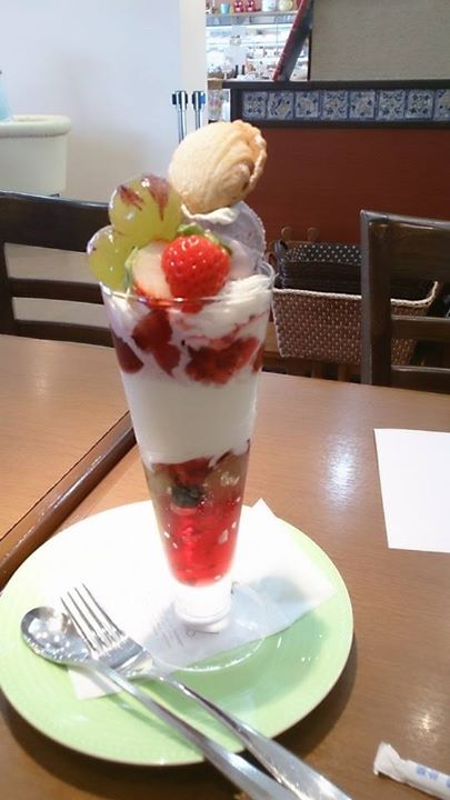 パティスリーヒラノ(cafe HIRANO) パフェ・サンデー ブドウのパフェ