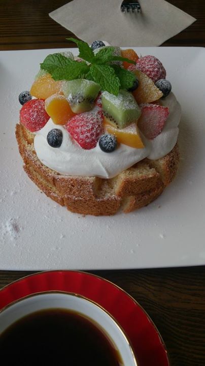 ありあけ山のカフェ&nbsp;ケーキ・タルト&nbsp;フルーツがモリモリのショートケーキ