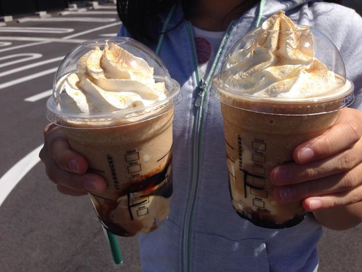 スターバックス コーヒー ジャパン（Starbucks Coffee Japan）&nbsp;ドリンク,ケーキ・タルト,パイ&nbsp;キャラメル&プディングフラペチーノ、ニューヨークチーズケーキ、パンプキンパイ