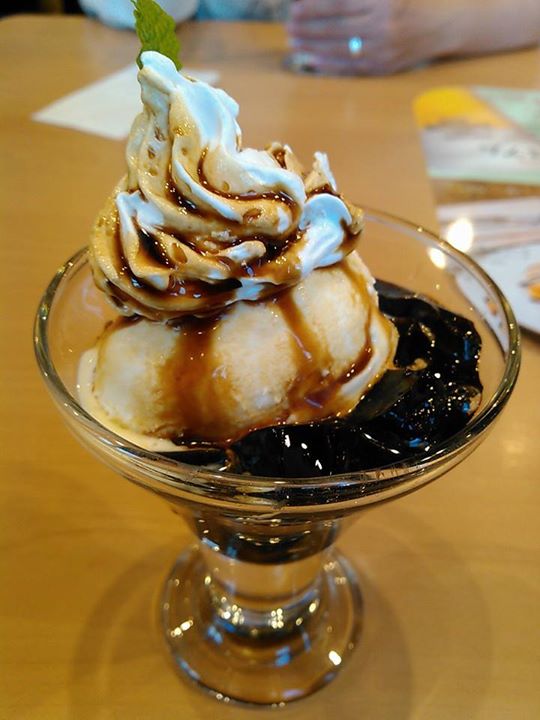 ガスト&nbsp;パフェ・サンデー&nbsp;黒蜜・ゼリー・アイスクリーム・生クリーム
