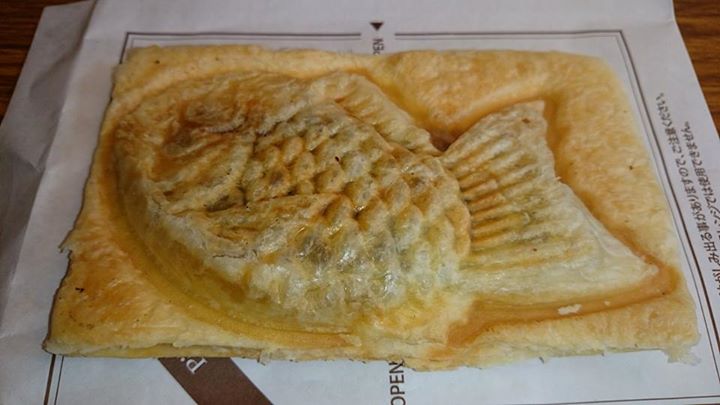 焼きたて屋&nbsp;たい焼き&nbsp;金のパイたい焼き、なとりさんちのたまごや工房のシュークリーム