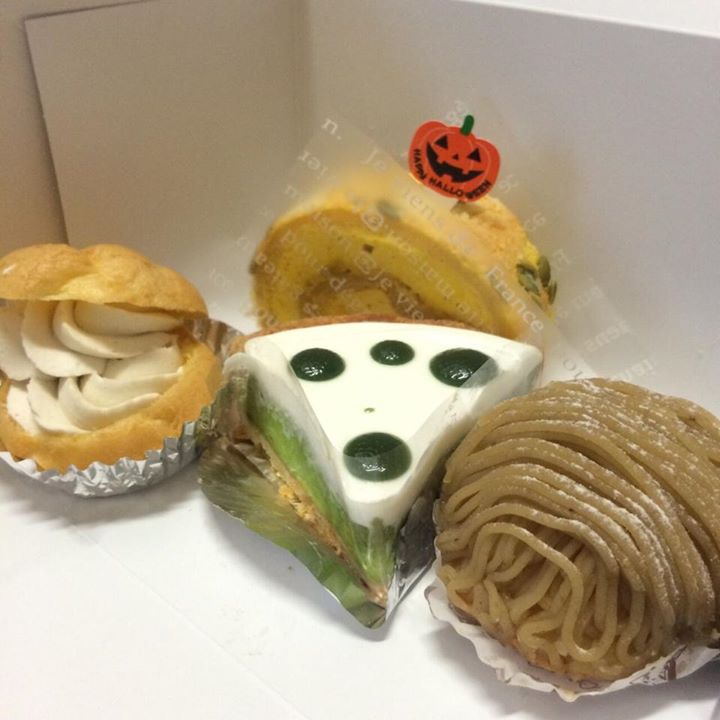栗の木テラス（クリノキテラス）&nbsp;ケーキ・タルト,シュークリーム&nbsp;新栗モンブラン、かぼちゃロール、抹茶チーズケーキ、栗シュー