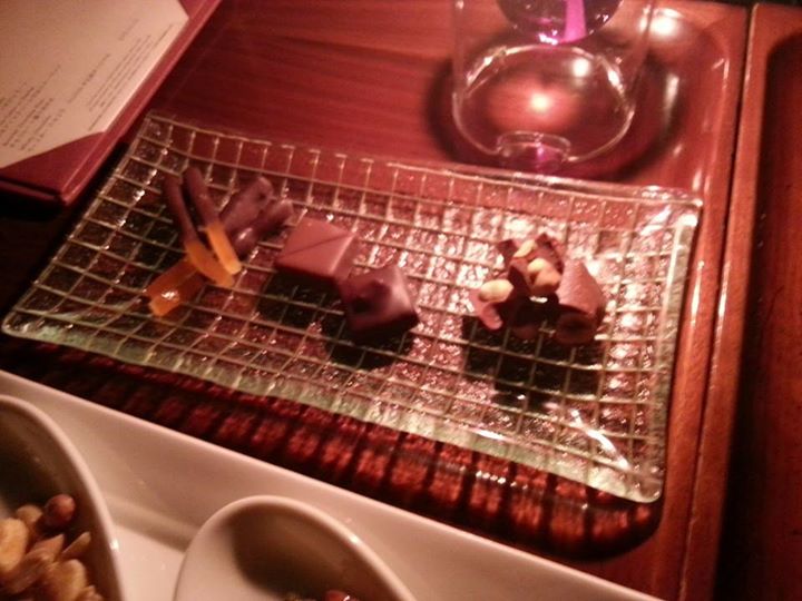 FUJIYA GOHONJIN(藤屋御本陣 フジヤゴホンジン) チョコレート,その他スイーツ barのチョコレート、ナッツ盛り合わせ