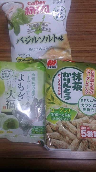 イトーヨーカドー 大福,かりんとう,ポテトチップス ユーグレナ入りのお菓子(よもぎ大福、抹茶かりんとう、カルビー ポテトチップス バジルソルト味)