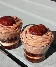 香色(コウイロ) ケーキ・タルト パン屋さんのパンを使ったモンブラン(中身はティラミス)
