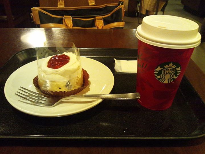 スターバックス コーヒー ジャパン(Starbucks Coffee Japan) ケーキ・タルト ストロベリー&クッキーチーズケーキ