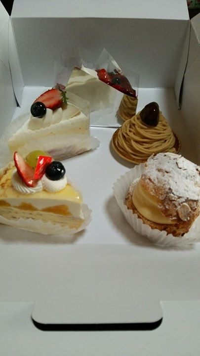 スイートアージェ&nbsp;ケーキ・タルト,シュークリーム&nbsp;ベリーベリータルト、ミルクレープ 、和栗モンブラン 、レアチーズケーキ 、シュークリーム