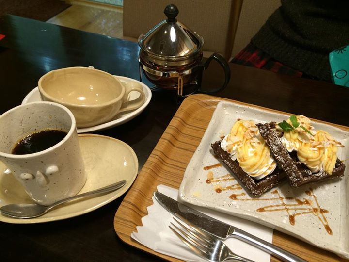 森乃珈琲店 曇り時々晴れ ワッフル,ドリンク カスタードワッフル、カフェオレ