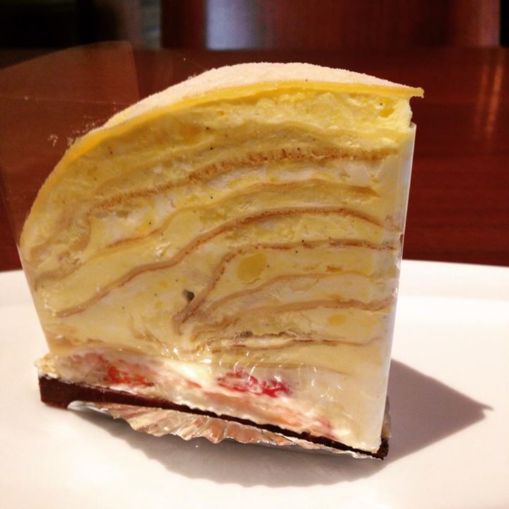 リストランテ イニツィア・ラ・クチーナ ケーキ・タルト 苺とレアショコラのミルクレープ