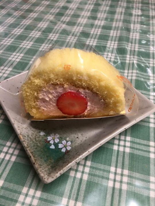 てんしのけーき&nbsp;ケーキ・タルト&nbsp;限定品イチゴロール、ニューヨークチ−ズケーキ