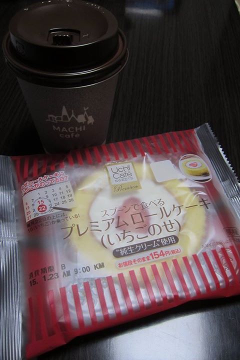 ローソン（LAWSON）&nbsp;ケーキ・タルト&nbsp;プレミアム ロールケーキ（いちごのせ）