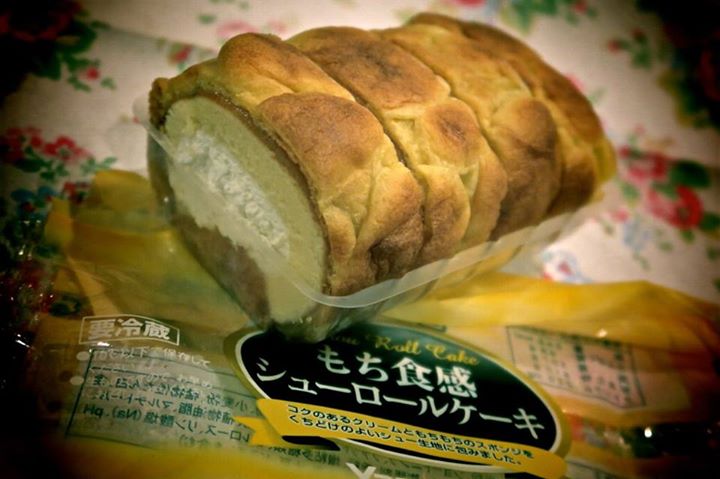 セブンイレブン&nbsp;ケーキ・タルト&nbsp;もち食感シューロールケーキ
