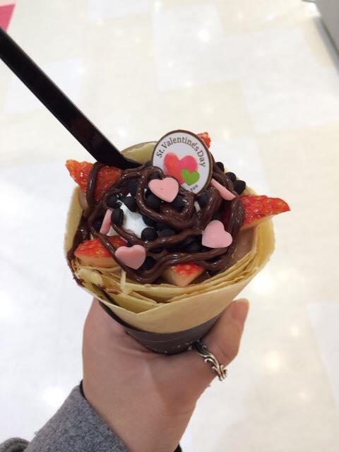 Ario（アリオ）&nbsp;クレープ&nbsp;アンジェリーナさんのチョコベースにイチゴのクレープ
