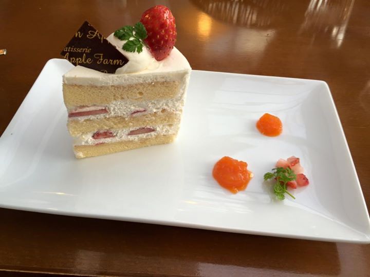 アップルファーム&nbsp;ケーキ・タルト&nbsp;モンブラン、苺のショートケーキ