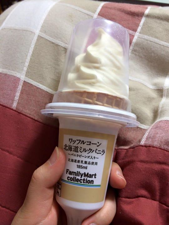 ファミリーマート(FamilyMart) アイス・ジェラート,ドーナツ ワッフルコーン北海道ミルクバニラ、ミスドのドーナツ