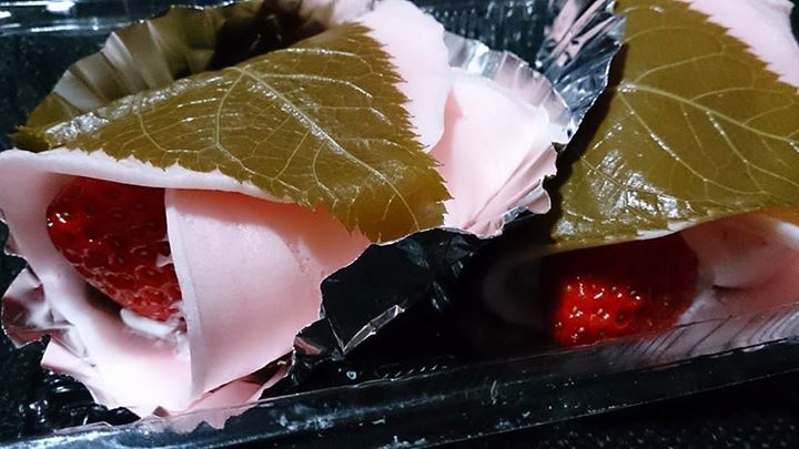 栄心堂（エイシンドウ）&nbsp;桜もち&nbsp;苺生クリーム桜餅