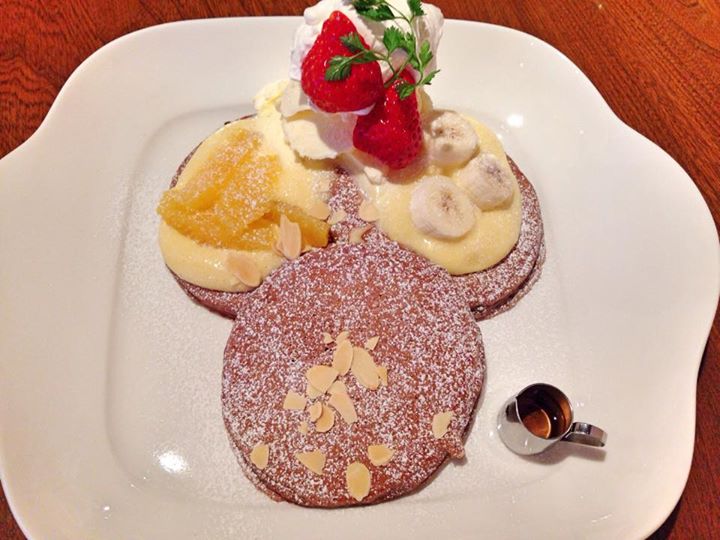 カフェ トケトケ(toque toque) パンケーキ ディアブロパンケーキ、バナナと自家製キャラメル パンケーキ