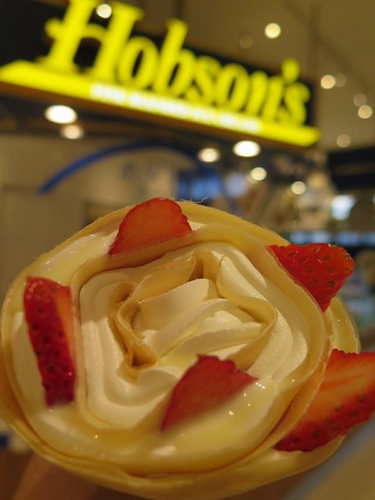 Hobson's（ホブソンズ）&nbsp;クレープ&nbsp;苺と練乳と生クリームのクレープ、チョコバナナ生クリームクレープ