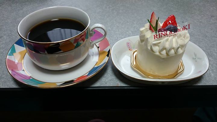 りんごの木(リンゴノキ) ケーキ・タルト,シュークリーム いちごみるくのケーキ、レアチーズケーキ、シュークリーム