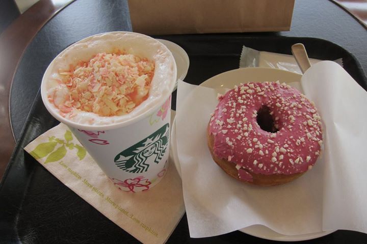 スターバックス コーヒー ジャパン（Starbucks Coffee Japan）&nbsp;ドリンク,ドーナツ&nbsp;キャラメリーさくらチョコレートラテ、ラズベリークリームドーナツ