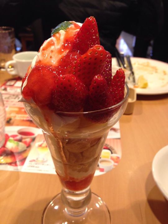 ガスト&nbsp;パフェ・サンデー&nbsp;フレッシュいちごパフェ
