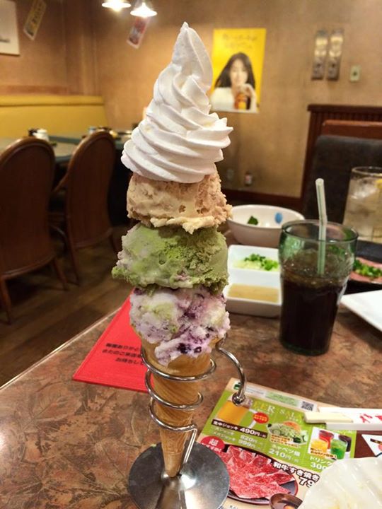 焼肉のバーンズ&nbsp;アイス・ジェラート&nbsp;キャラメルナッツ、抹茶、ブルーベリーヨーグルトのアイスとソフトクリーム
