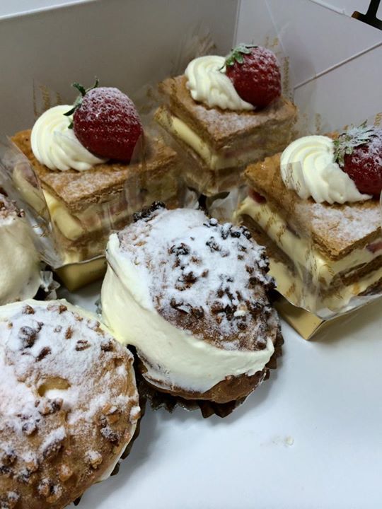 パティスリー・ラ・スール(La Soeur) ケーキ・タルト,シュークリーム シュー・リヨネーズ、ミルフィーユ