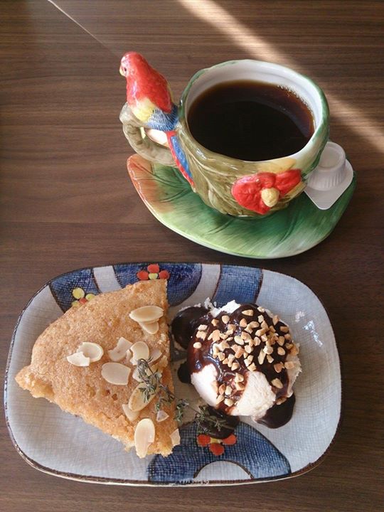 ワルンカフェ 五十屋 （イソゴヤ）&nbsp;ケーキ・タルト,アイス・ジェラート&nbsp;リンゴケーキと自家製アイス