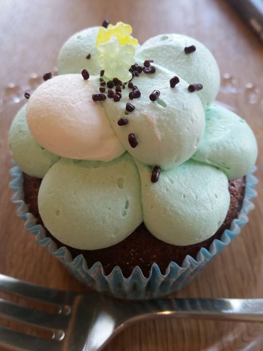 Sweets market cafe' スイーツマーケットカフェ ケーキ・タルト ミントチョコのカップケーキ