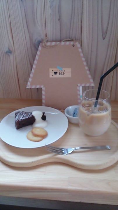 cafe ELF（カフェエルフ）&nbsp;ケーキ・タルト,ドリンク&nbsp;ガトーショコラとアイスカフェラテ