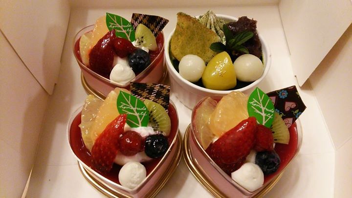モンドール洋菓子店 ケーキ・タルト フランボワーズのケーキ、抹茶のケーキ