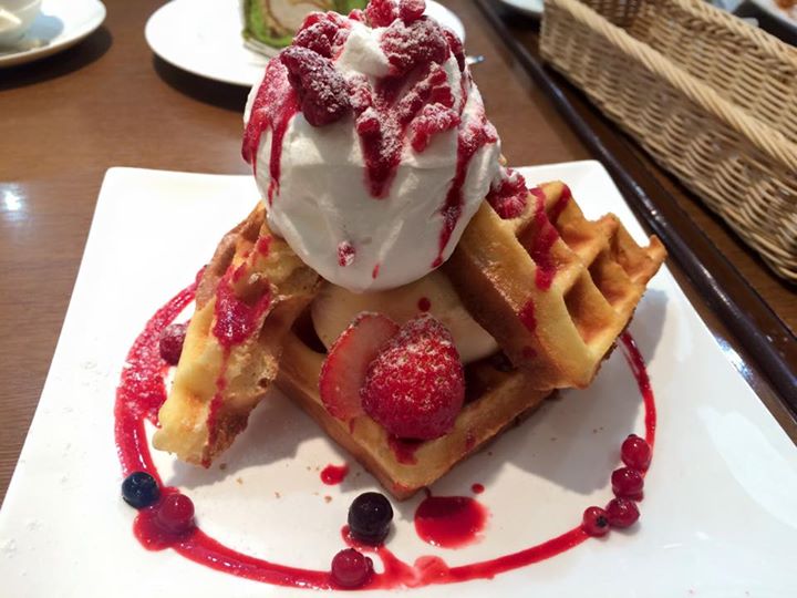 パティスリーヒラノ(cafe HIRANO) ケーキ・タルト,ワッフル さくらロール、抹茶ロール、ベリーベリーとキャラメルのワッフル