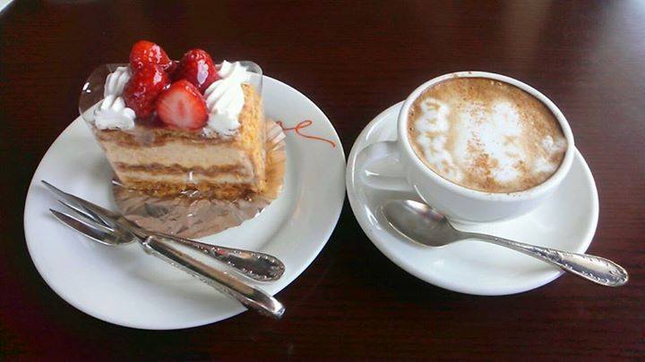 カフェ・ラフォン&nbsp;ケーキ・タルト&nbsp;イチゴたくさんのミルフィーユ