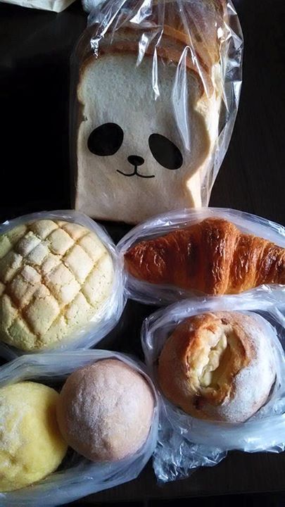 ちょっとみーる&nbsp;パン&nbsp;食パン、ボチャと紫いもの丸パン、クロワッサン、メロンパン他