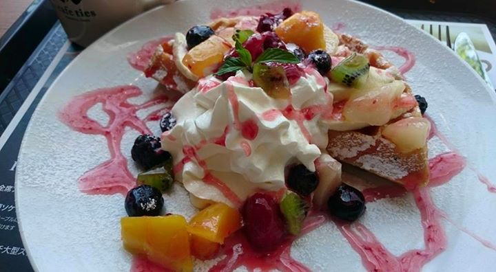 Cafe ties(カフェ タイズ) ワッフル フルーツたっぷり、ふわふわワッフル